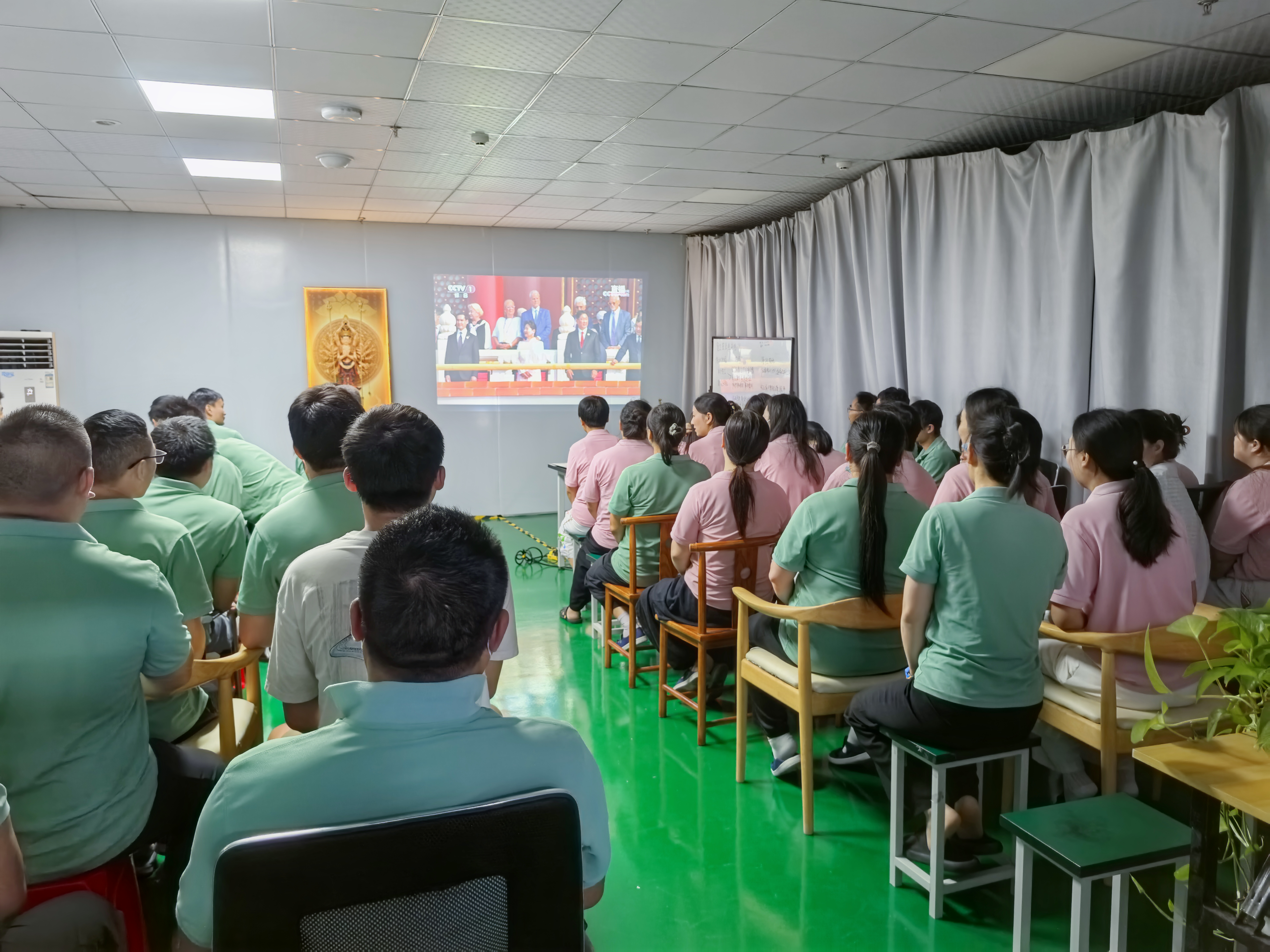  铭记历史 缅怀先烈：江苏摩派半导体有限公司组织观看&ldquo;9.3阅兵&rdquo;